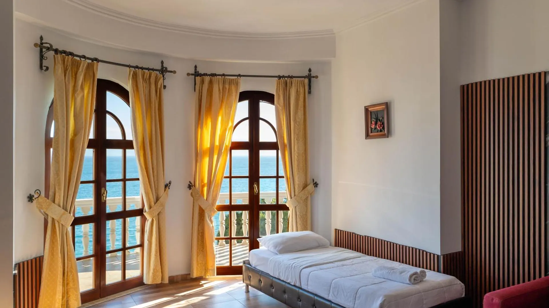 ****  Hotel Monte Carlo - Rooftop Pool Sarande Albania