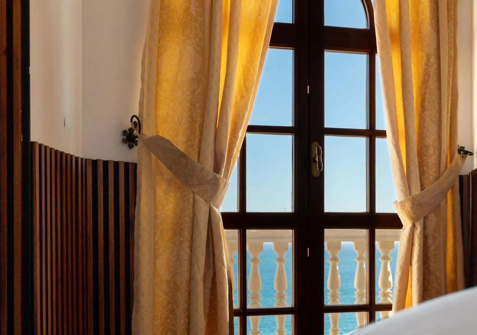 Hotel Monte Carlo - Rooftop Pool Sarande
